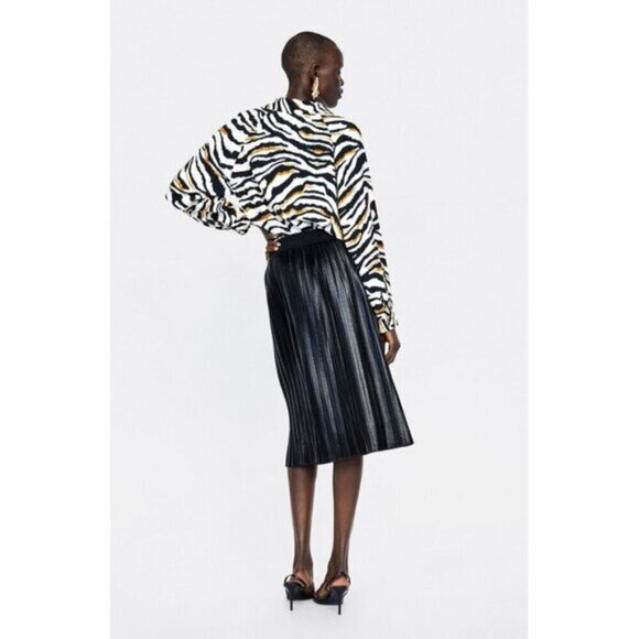 NWOT Zara black faux leather patent pleated A-line midi skirt, S - Picture 4 of 12